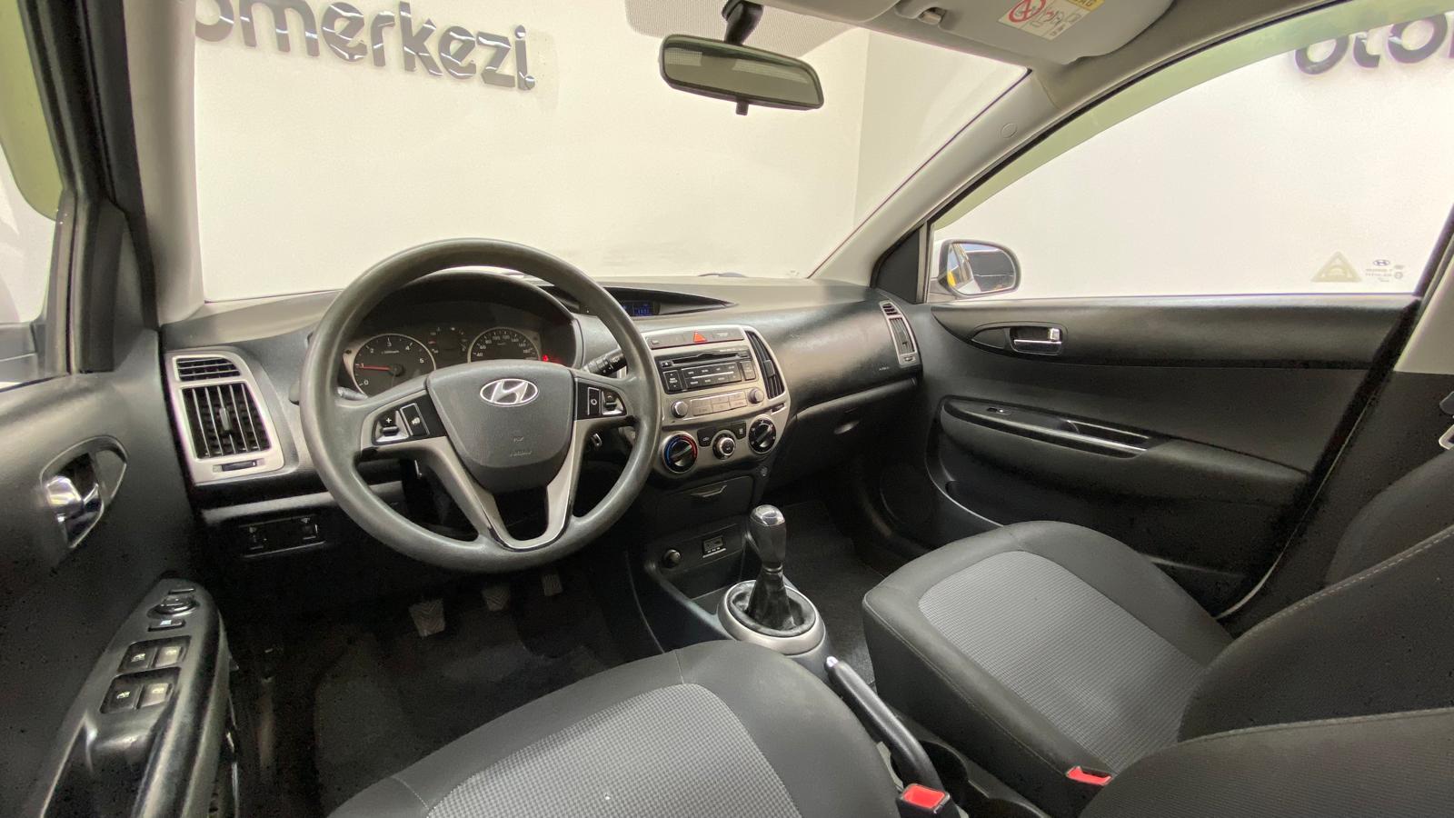 HYUNDAI i20 16